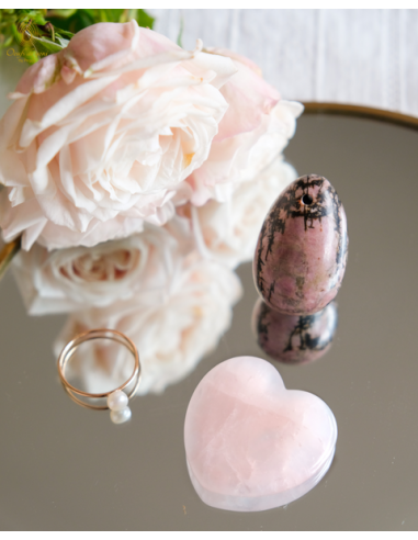 Coffret Amour - L'oeuf de yoni de la douceur + Cœur Énergétique - Rhodonite moyen troué + coeur quartz rose de la marque