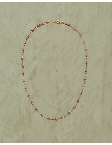 Collier long Lotus rubis chez Cornerstreet bien 